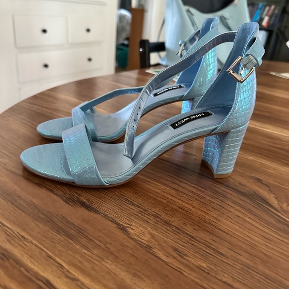Nine West Iridescent Blue Croc-Embossed Heels - Picture 1 of 2